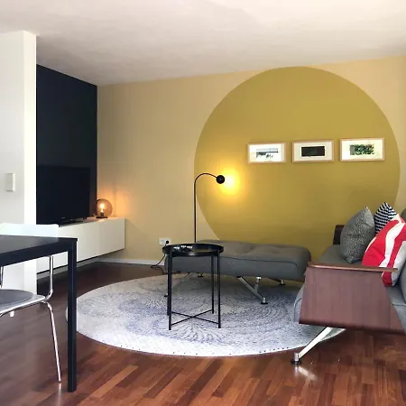 Zwischen Hafen Und Strandbad