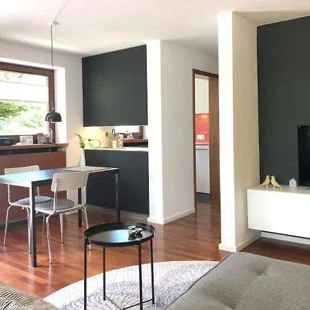 Zwischen Hafen Und Strandbad *