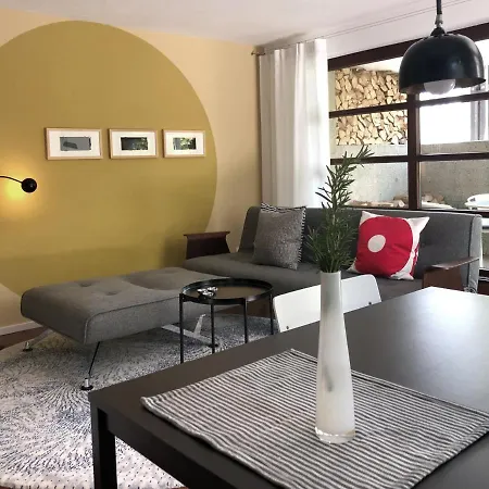 Zwischen Hafen Und Strandbad