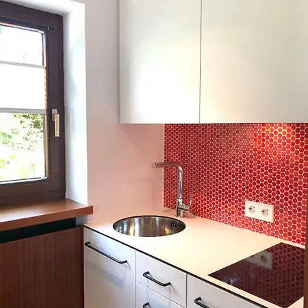 Zwischen Hafen Und Strandbad