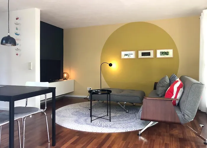 Zwischen Hafen Und Strandbad