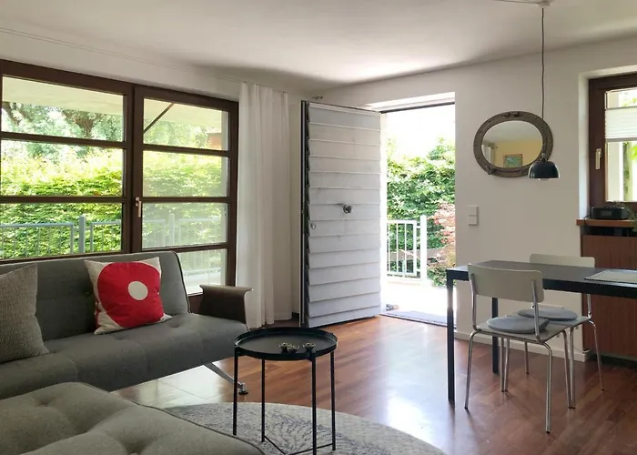 Zwischen Hafen Und Strandbad *