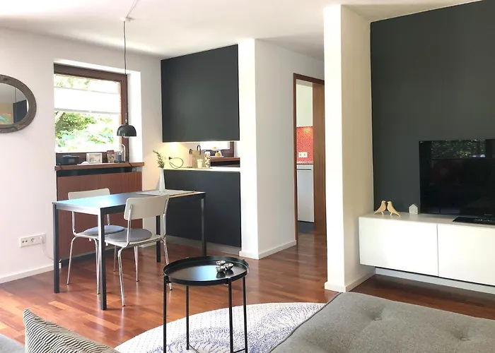 Zwischen Hafen Und Strandbad *