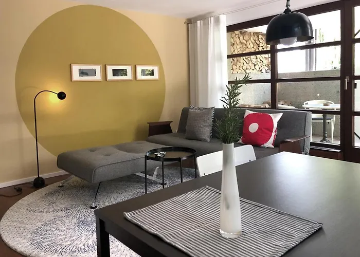 Zwischen Hafen Und Strandbad