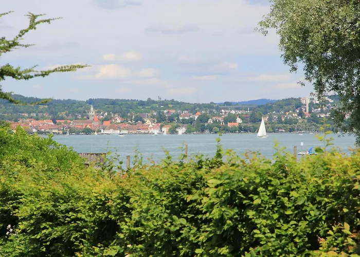 Zwischen Hafen Und Strandbad