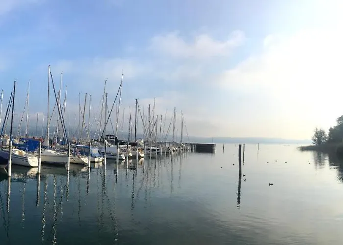 Zwischen Hafen Und Strandbad